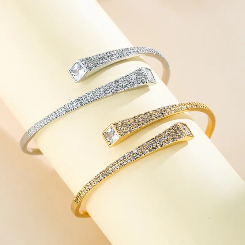 Stunning bangles with ring