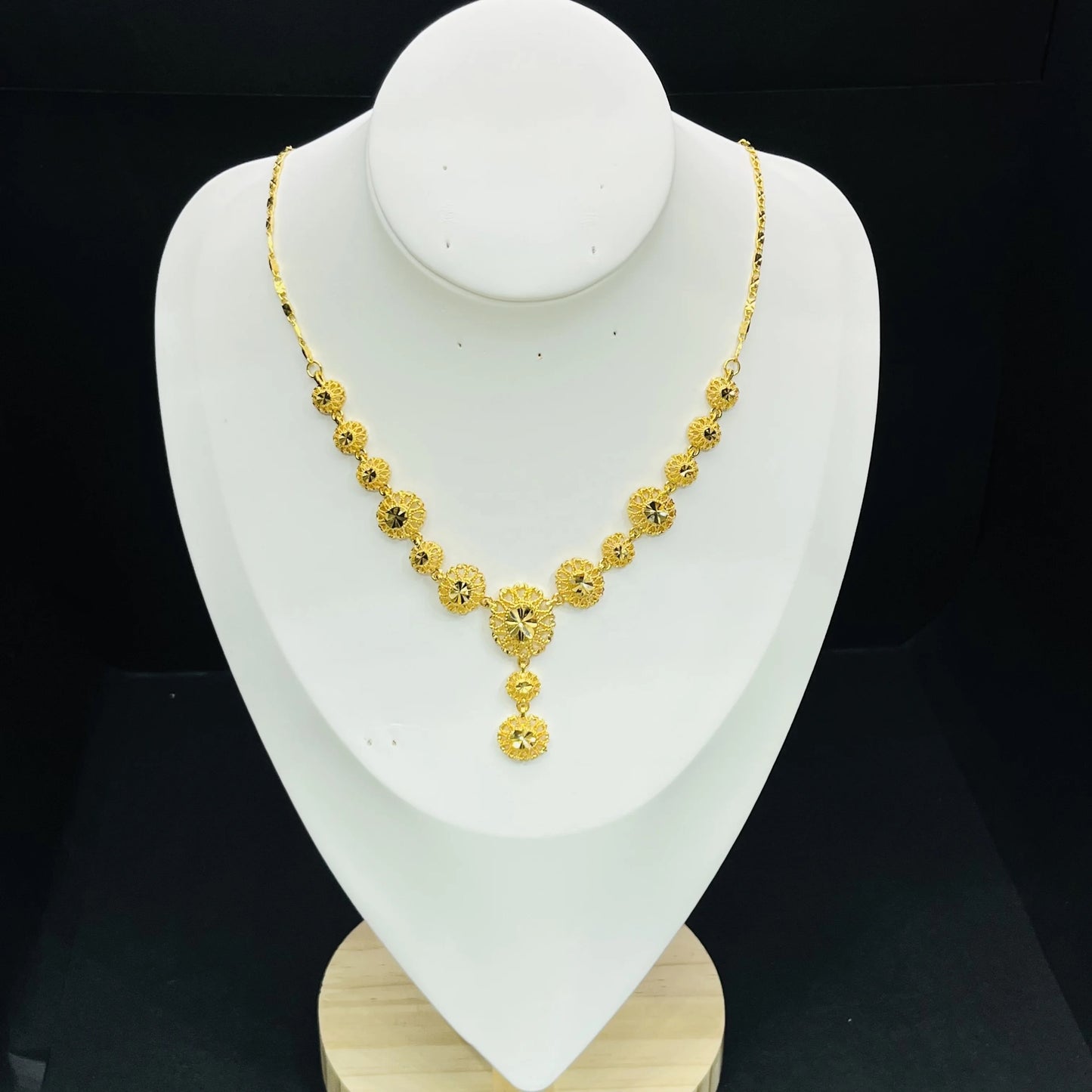 Anita style necklace