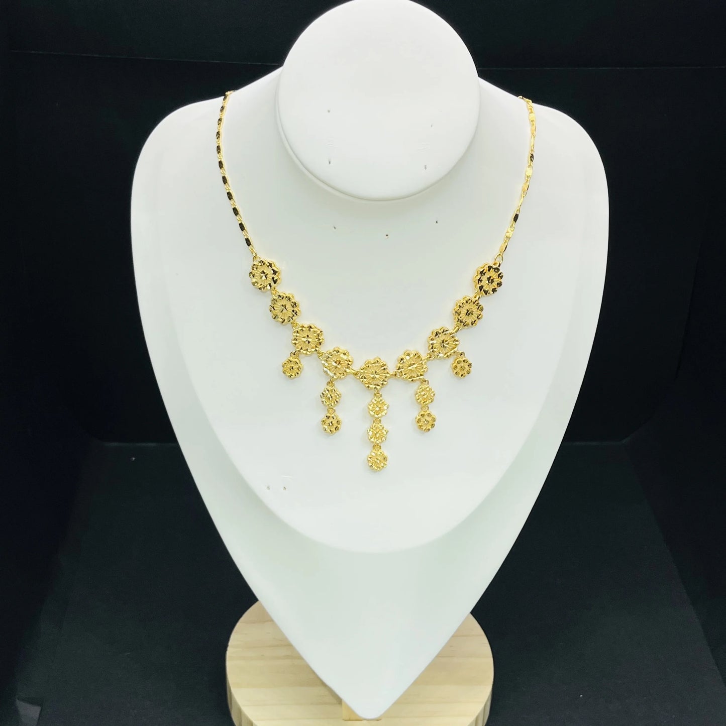 Anita style necklace